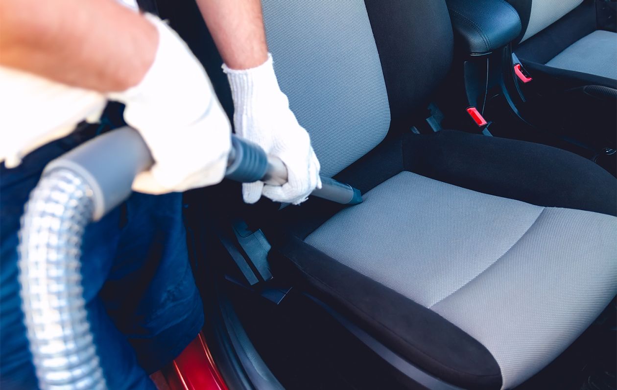 Fahrzeugpflege Damit Ihr Fahrzeug von innen und von außen glänzt!